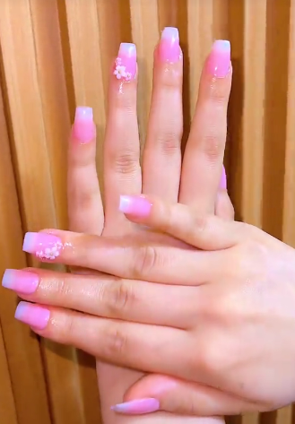 Pose d'ongles en gel ou en acrylique - image 1